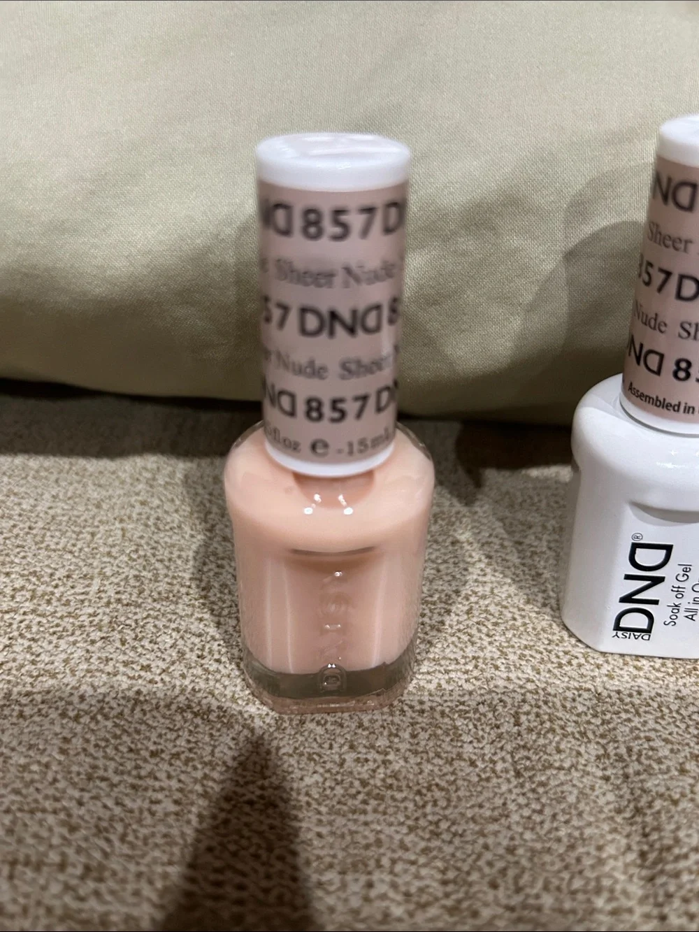 Daisy DND Sheer Nude 857 Gel Polish and Nail Lacquer